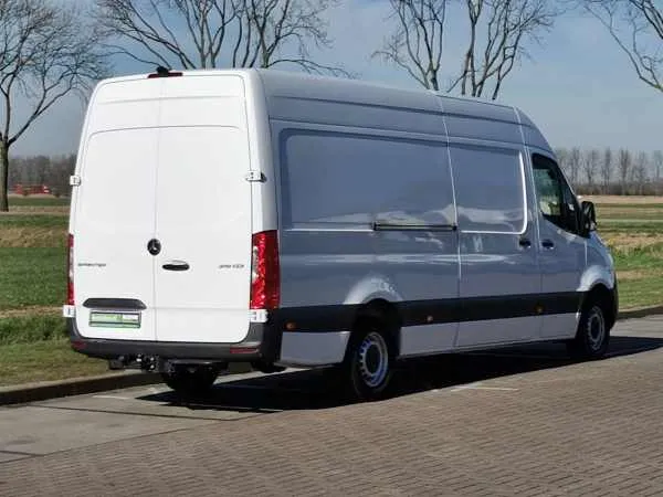 Mercedes-Benz Sprinter 319 L3H2 Maxi Airco V6 Image 3