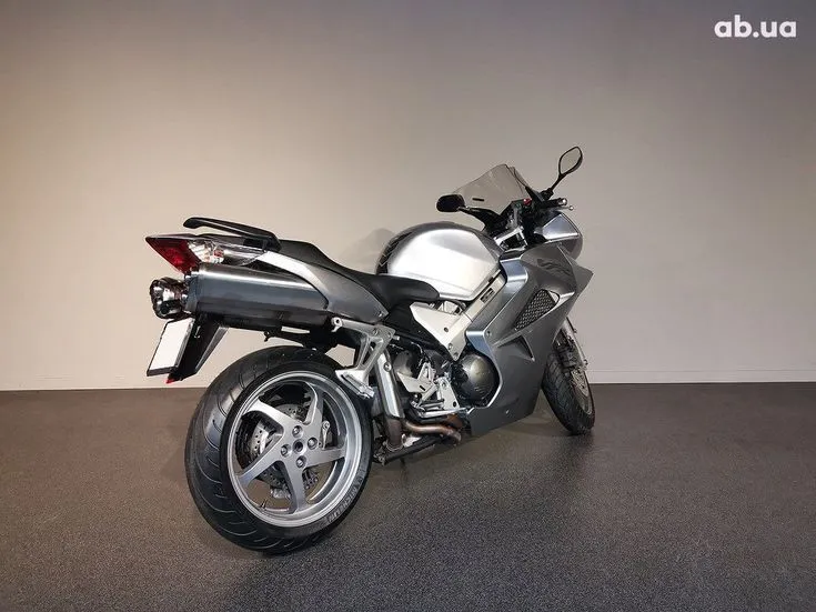 Honda VFR Image 6